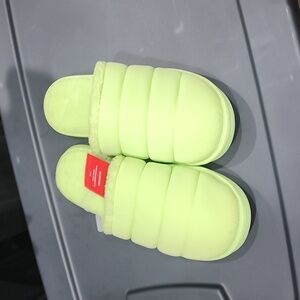 Wondershop at Target Slippers NWT